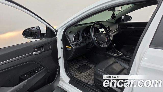 Hyundai AVANTE 2016 — photo 13