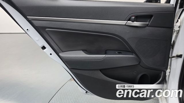 Hyundai AVANTE 2016 — photo 15