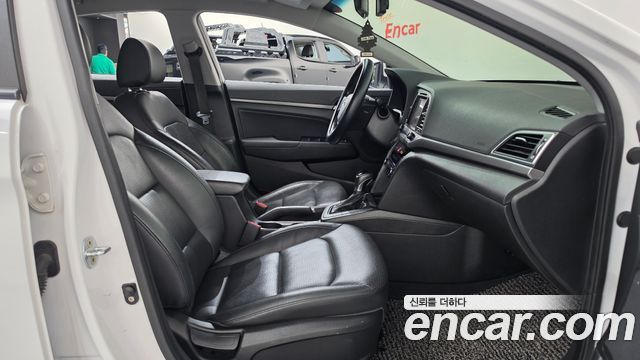Hyundai AVANTE 2016 — photo 16