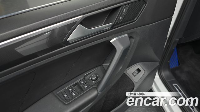 Volkswagen Tiguan 2020 — photo 21