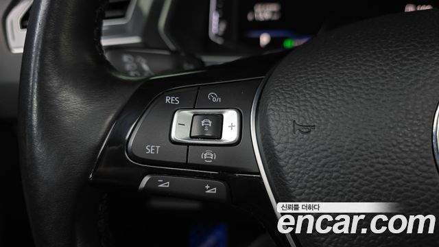 Volkswagen Tiguan 2020 — photo 28