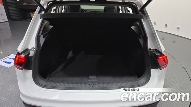 Volkswagen Tiguan 2020 — photo 29