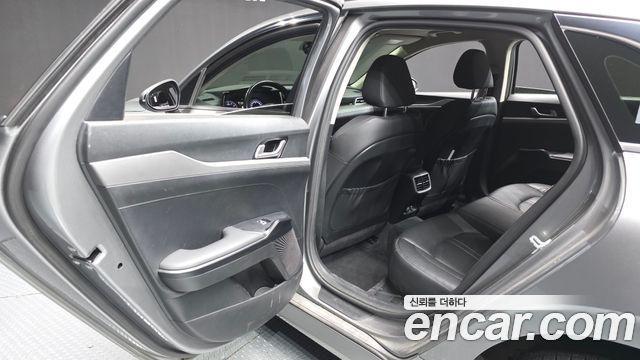 Kia K5 2022 — photo 16