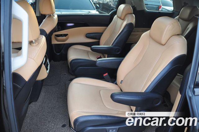 Kia Canival 2021 — photo 11