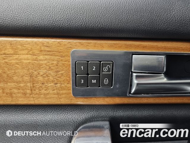 Land Rover Discovery 2013 — photo 18