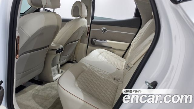 Genesis GV60 2023 — photo 17