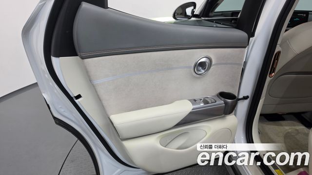 Genesis GV60 2023 — photo 15