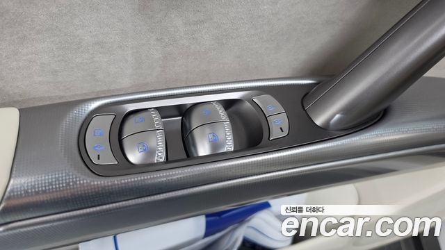 Genesis GV60 2023 — photo 30