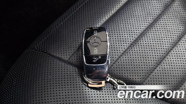 Mercedes-Benz S-Class 2020 — photo 24