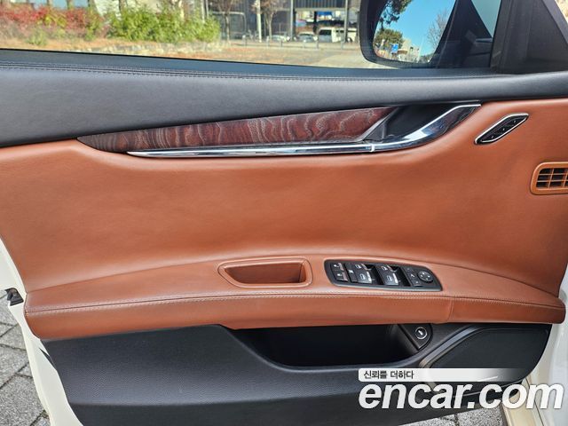 Maserati Quattroporte 2016 — photo 10