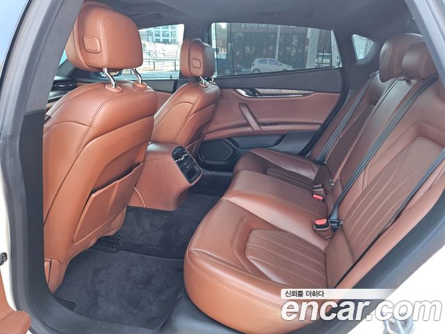Maserati Quattroporte 2016 — photo 12