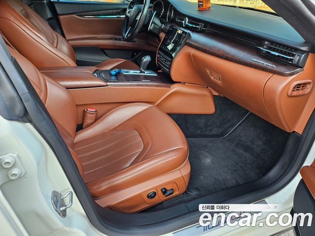 Maserati Quattroporte 2016 — photo 14