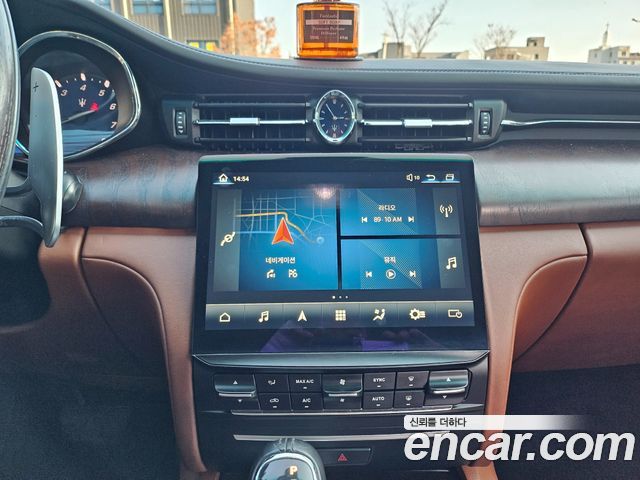 Maserati Quattroporte 2016 — photo 18