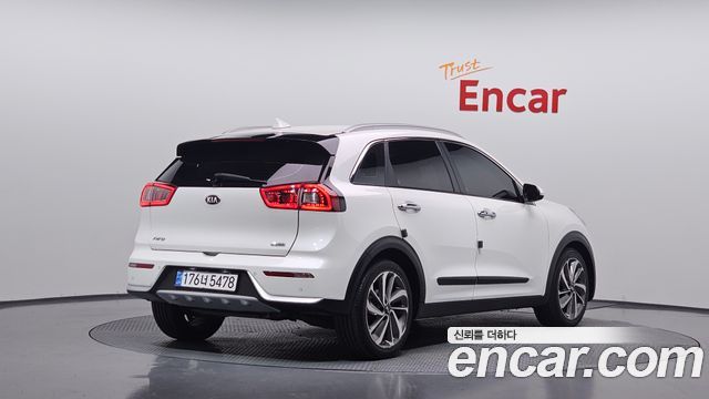 Kia Niro 2017 — photo 2