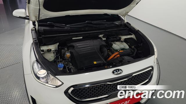 Kia Niro 2017 — photo 6