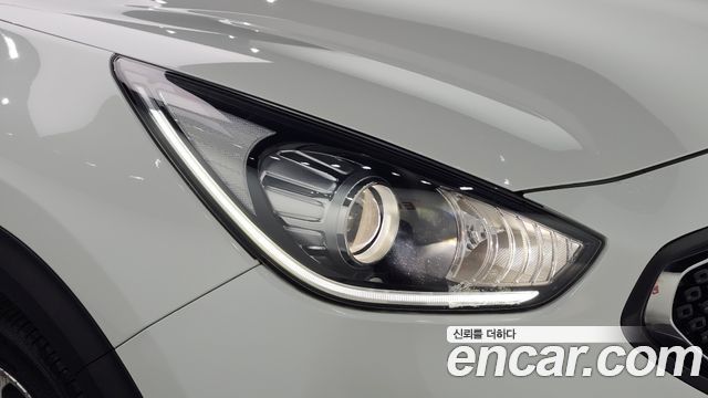 Kia Niro 2017 — photo 8