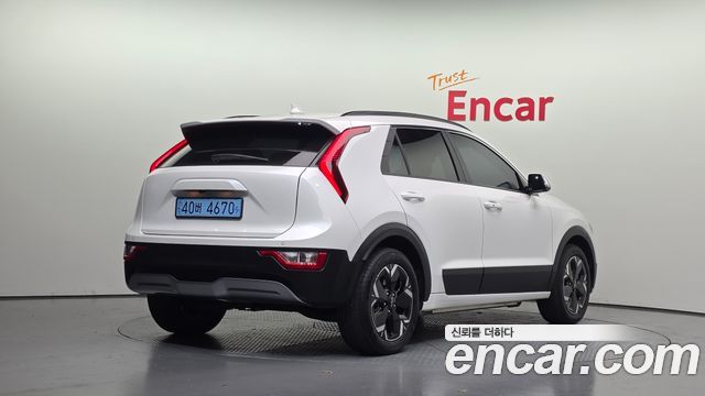 Kia Niro 2023 — photo 2