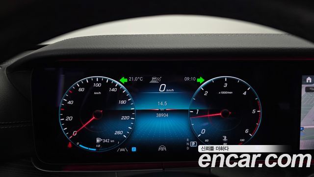 Mercedes-Benz E-Class 2021 — photo 11