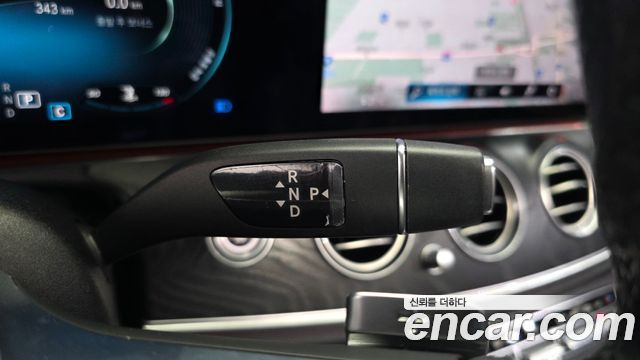 Mercedes-Benz E-Class 2021 — photo 12