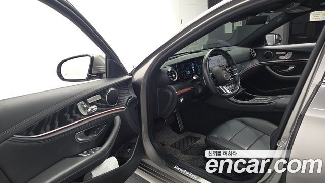 Mercedes-Benz E-Class 2021 — photo 13