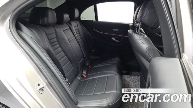 Mercedes-Benz E-Class 2021 — photo 18