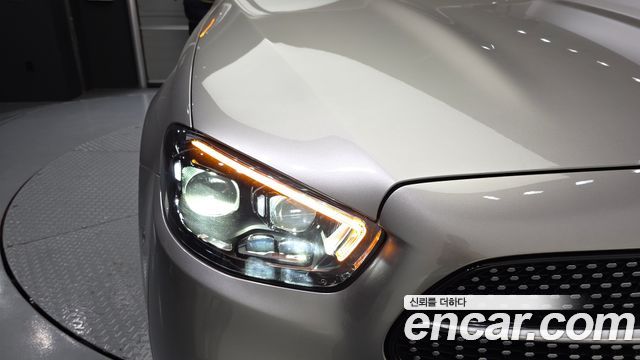Mercedes-Benz E-Class 2021 — photo 8