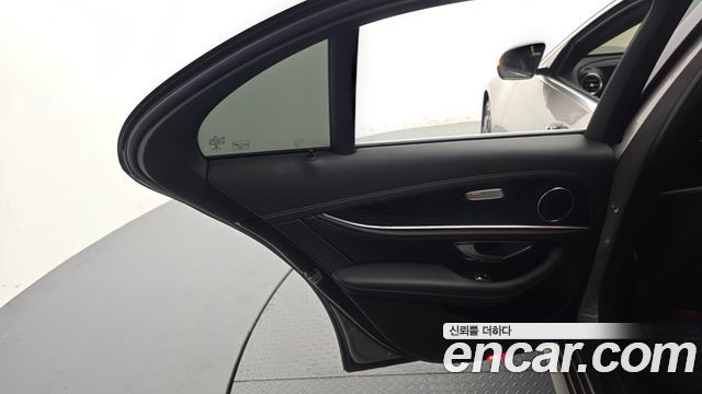 Mercedes-Benz E-Class 2021 — photo 15