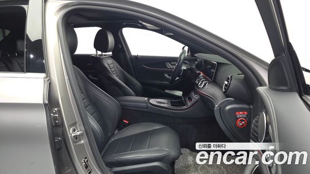 Mercedes-Benz E-Class 2021 — photo 16