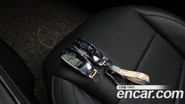 Mercedes-Benz E-Class 2021 — photo 30