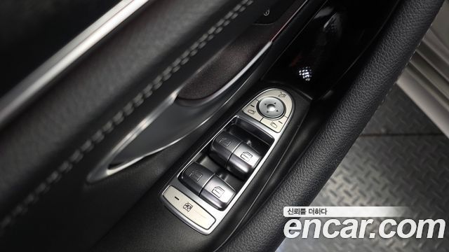 Mercedes-Benz E-Class 2021 — photo 31
