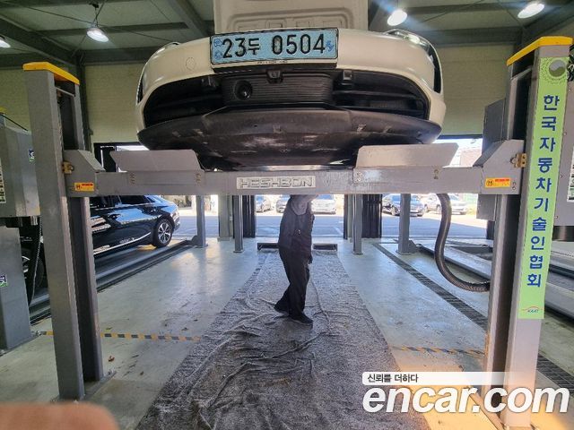 Porsche Taycan 2021 — photo 1