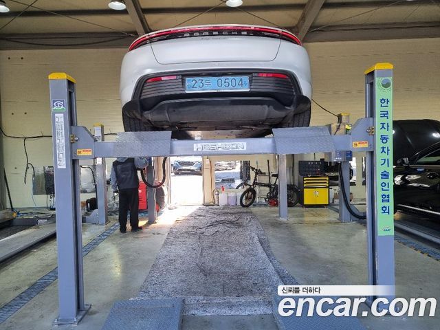 Porsche Taycan 2021 — photo 2