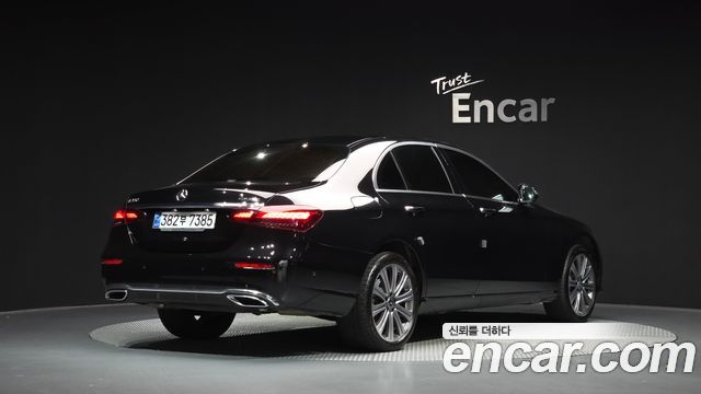 Mercedes-Benz E-Class 2023 — photo 2