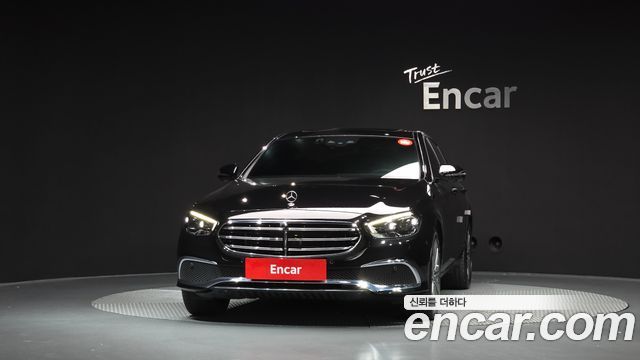 Mercedes-Benz E-Class 2023 — photo 3