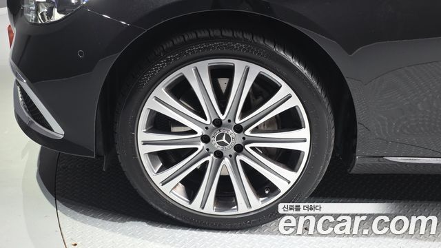Mercedes-Benz E-Class 2023 — photo 5
