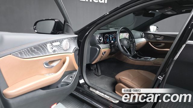 Mercedes-Benz E-Class 2023 — photo 13