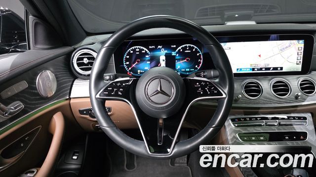 Mercedes-Benz E-Class 2023 — photo 19