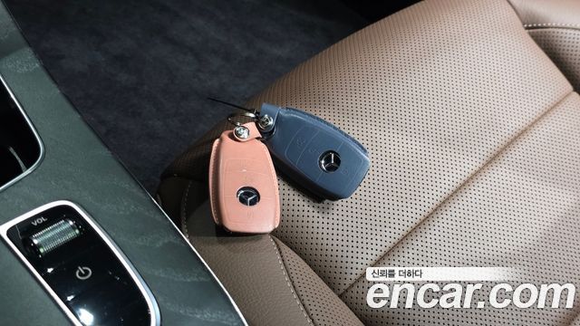 Mercedes-Benz E-Class 2023 — photo 22