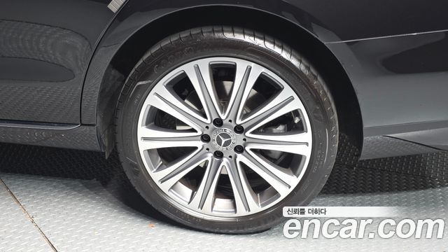 Mercedes-Benz E-Class 2023 — photo 7