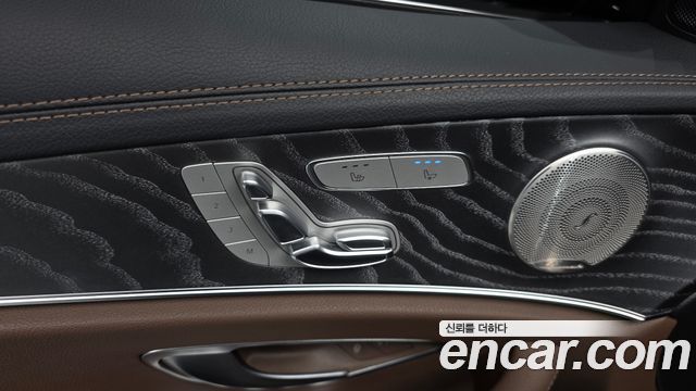 Mercedes-Benz E-Class 2023 — photo 30