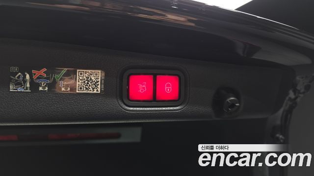 Mercedes-Benz E-Class 2023 — photo 33