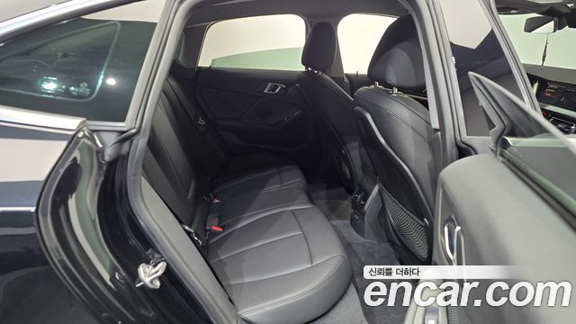BMW 2-Series 2023 — photo 17