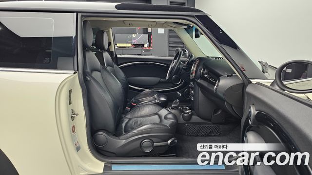 Mini Cooper 2012 — photo 16