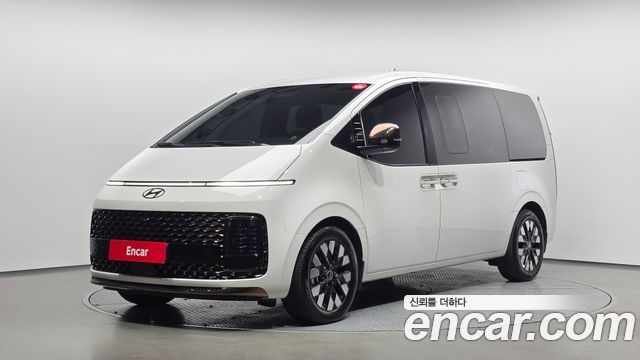 Hyundai Staria 2025 — photo 1