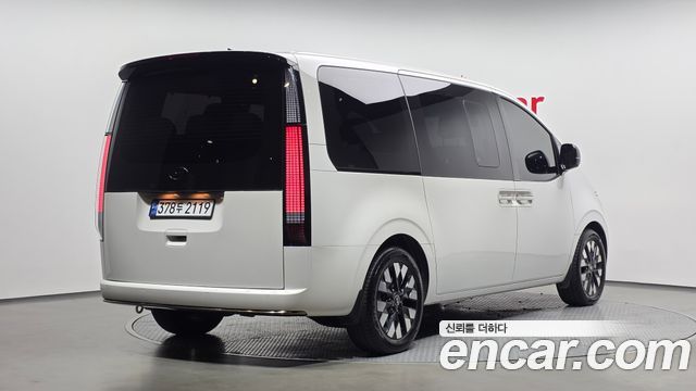 Hyundai Staria 2025 — photo 2