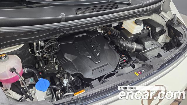 Hyundai Staria 2025 — photo 6