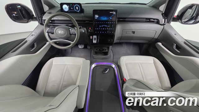 Hyundai Staria 2025 — photo 10