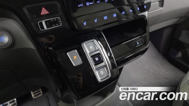 Hyundai Staria 2025 — photo 12