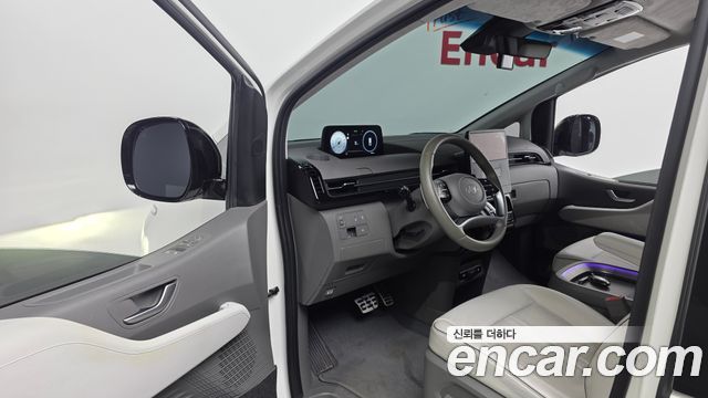 Hyundai Staria 2025 — photo 13