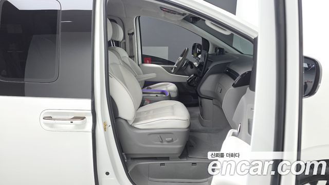 Hyundai Staria 2025 — photo 17
